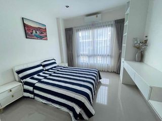 Villa en alquiler de 4 habitaciones en Bang Lamung, Chonburi