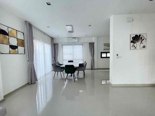 Villa en alquiler de 4 habitaciones en Bang Lamung, Chonburi
