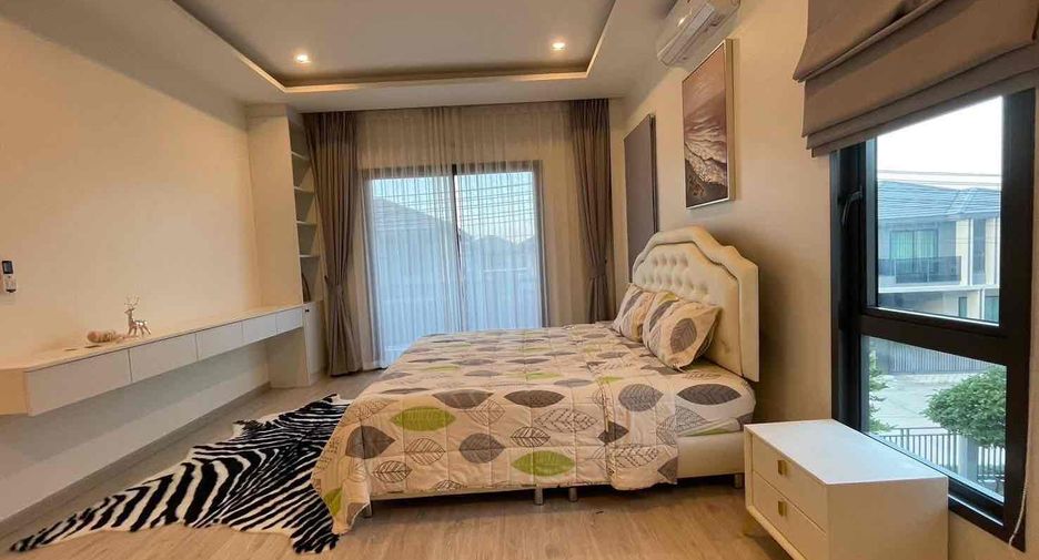 Villa en alquiler de 4 habitaciones en Bang Lamung, Chonburi