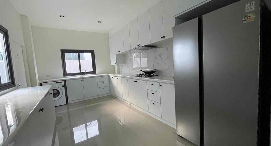 Villa en alquiler de 4 habitaciones en Bang Lamung, Chonburi