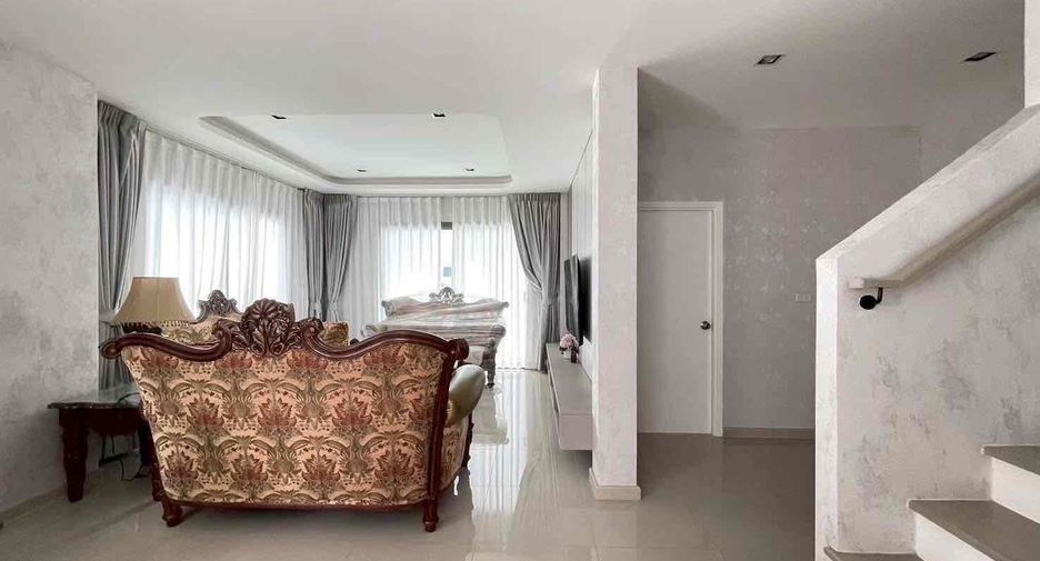 Villa en alquiler de 4 habitaciones en Bang Lamung, Chonburi