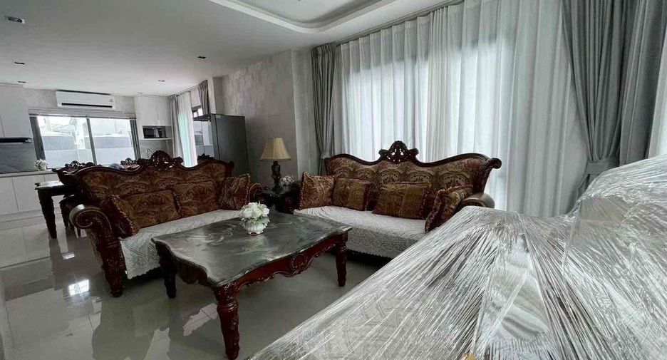 Villa en alquiler de 4 habitaciones en Bang Lamung, Chonburi