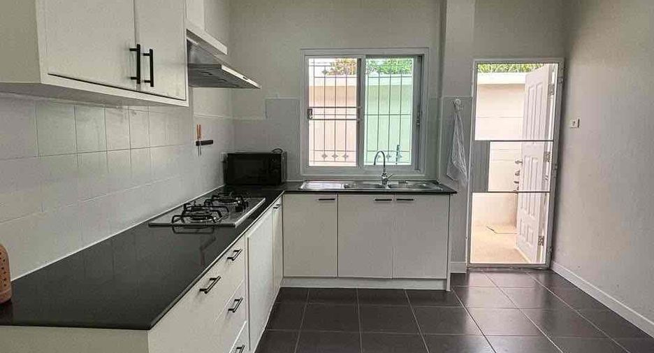 For rent 3 bedrooms villa in Bang Lamung, Chonburi