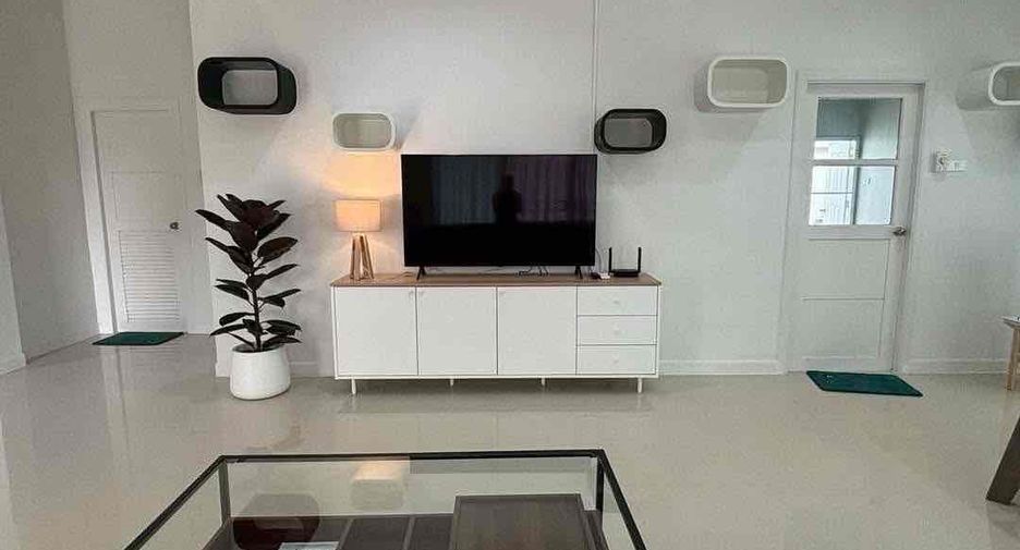 For rent 3 bedrooms villa in Bang Lamung, Chonburi