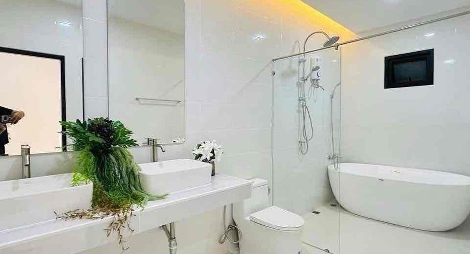For rent 4 bedrooms villa in Bang Lamung, Chonburi