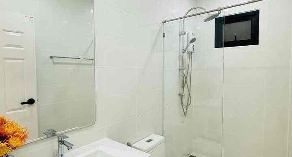 For rent 4 bedrooms villa in Bang Lamung, Chonburi