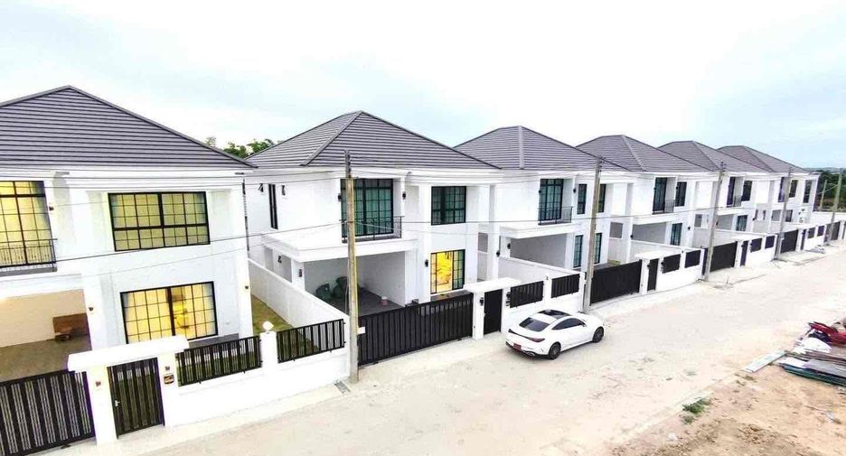 For rent 4 bedrooms villa in Bang Lamung, Chonburi