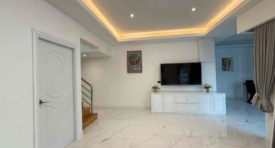 For rent 8 bedrooms villa in Bang Lamung, Chonburi