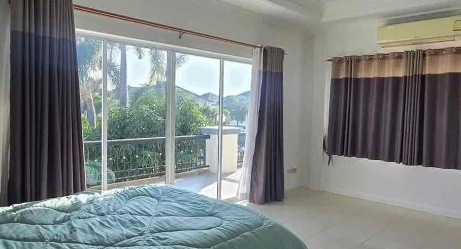 À louer 3 chambres villa à Bang Lamung, Chonburi