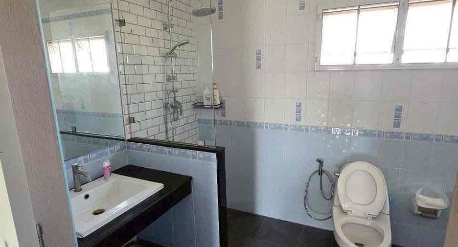 À louer 3 chambres villa à Bang Lamung, Chonburi