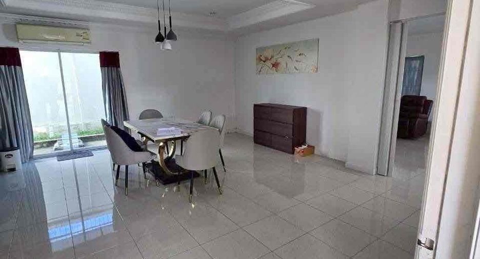 À louer 3 chambres villa à Bang Lamung, Chonburi