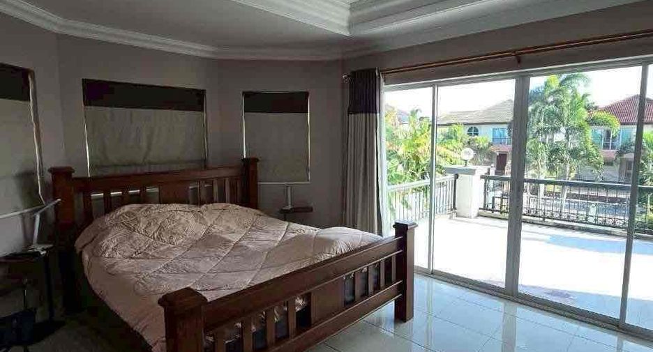 À louer 3 chambres villa à Bang Lamung, Chonburi