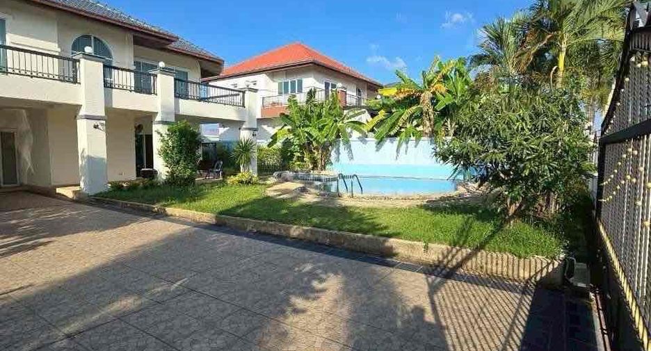 À louer 3 chambres villa à Bang Lamung, Chonburi