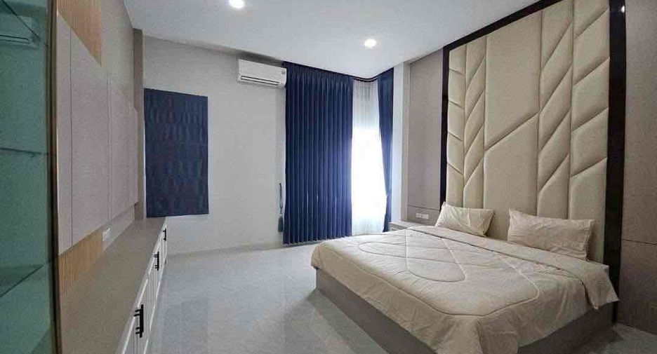 For rent 4 bedrooms villa in Bang Lamung, Chonburi