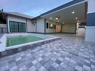 À louer 4 chambres villa à Bang Lamung, Chonburi