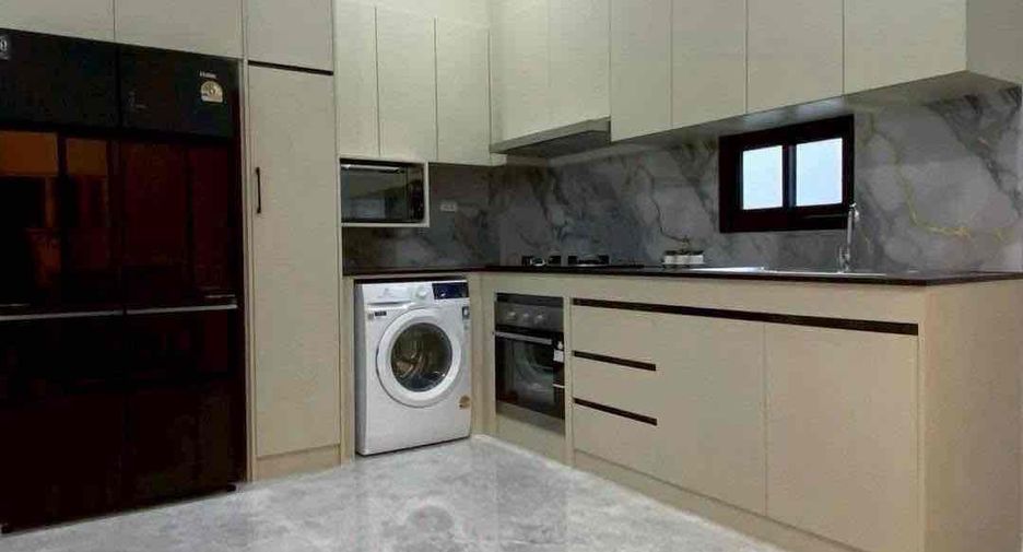 For rent 4 bedrooms villa in Bang Lamung, Chonburi