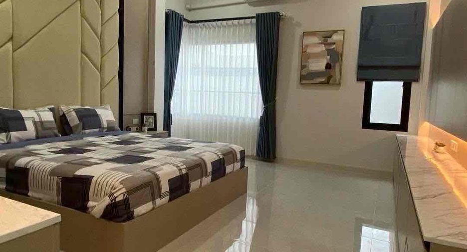 For rent 4 bedrooms villa in Bang Lamung, Chonburi