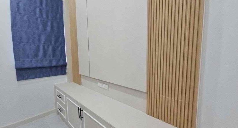 For rent 4 bedrooms villa in Bang Lamung, Chonburi