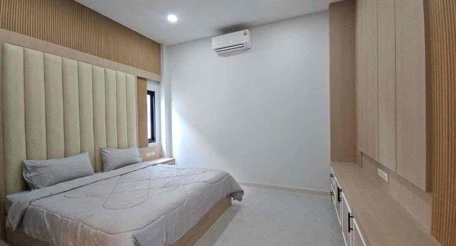 For rent 4 bedrooms villa in Bang Lamung, Chonburi