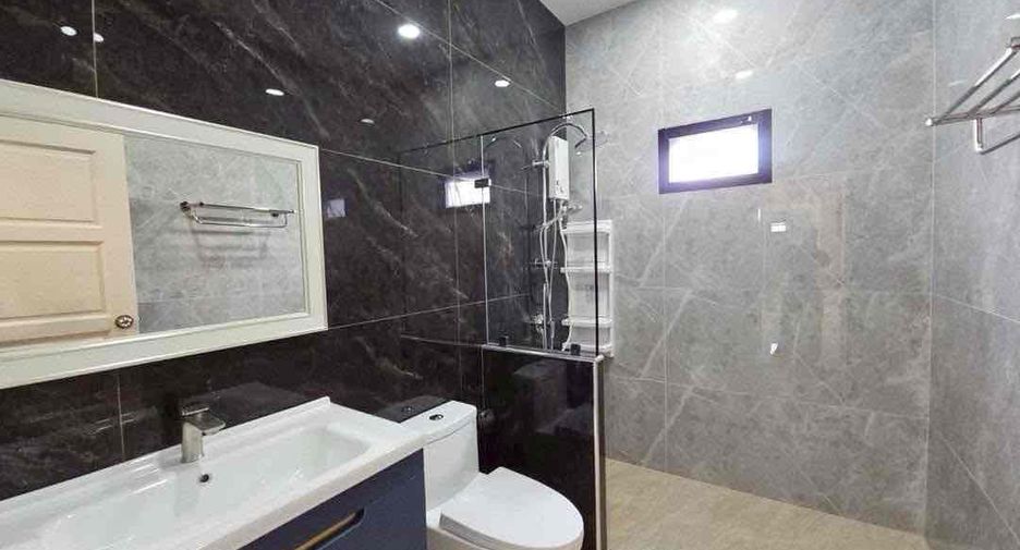 For rent 4 bedrooms villa in Bang Lamung, Chonburi