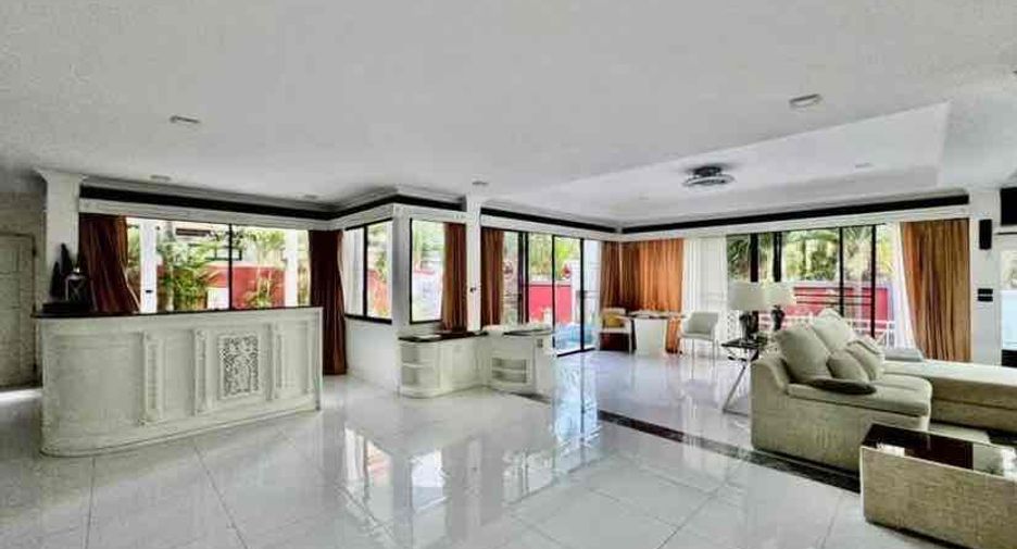 For rent 4 bedrooms villa in Bang Lamung, Chonburi