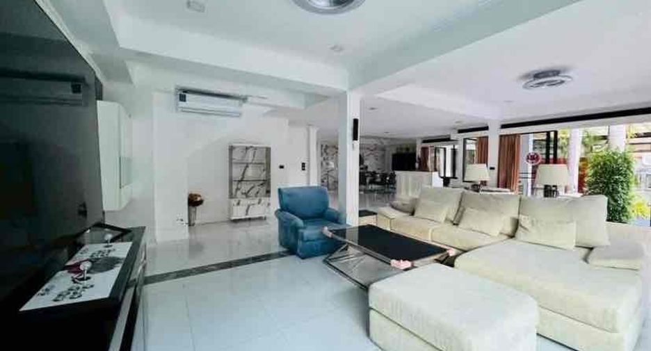 For rent 4 bedrooms villa in Bang Lamung, Chonburi