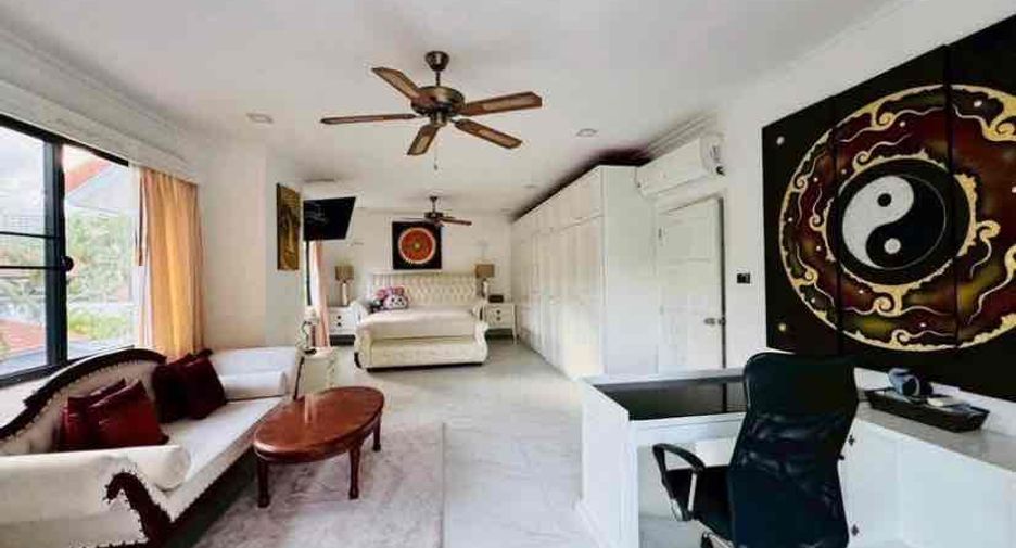 For rent 4 bedrooms villa in Bang Lamung, Chonburi