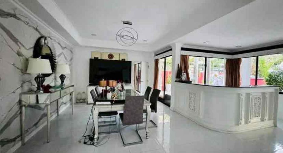 For rent 4 bedrooms villa in Bang Lamung, Chonburi