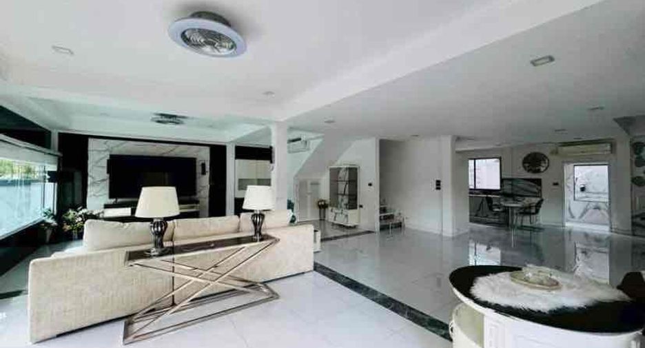 For rent 4 bedrooms villa in Bang Lamung, Chonburi