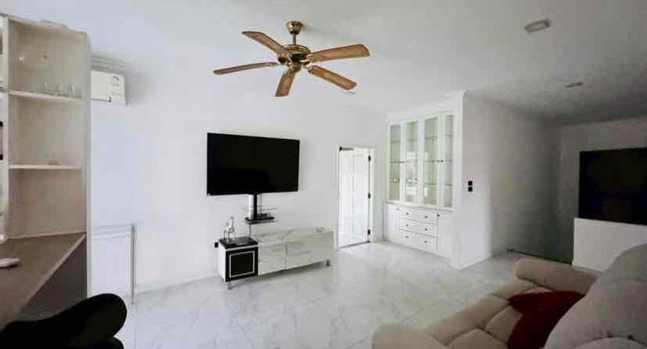For rent 4 bedrooms villa in Bang Lamung, Chonburi