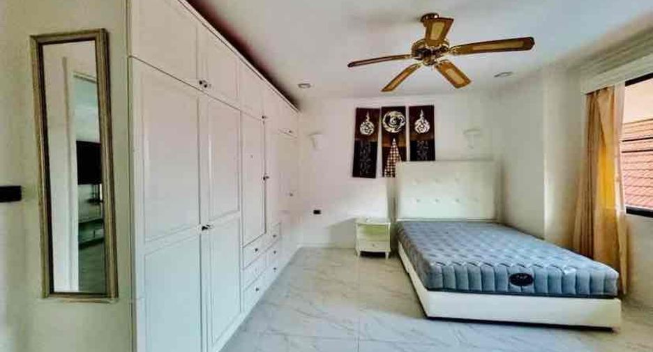 For rent 4 bedrooms villa in Bang Lamung, Chonburi