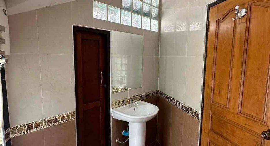 For rent 4 bedrooms villa in Bang Lamung, Chonburi