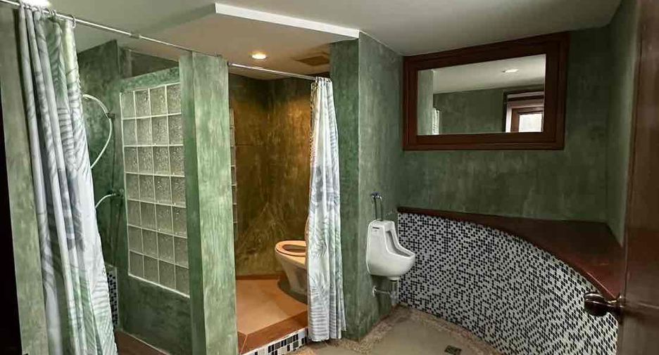 For rent 4 bedrooms villa in Bang Lamung, Chonburi
