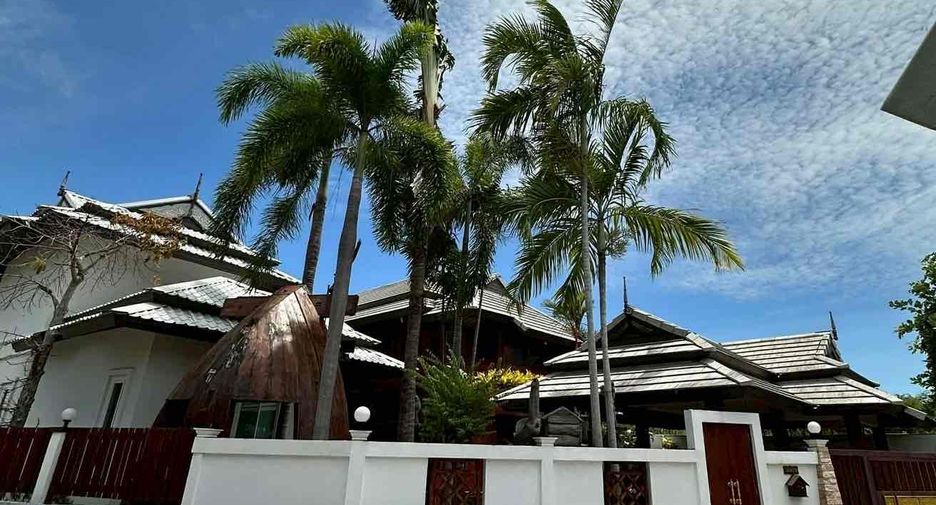 For rent 4 bedrooms villa in Bang Lamung, Chonburi