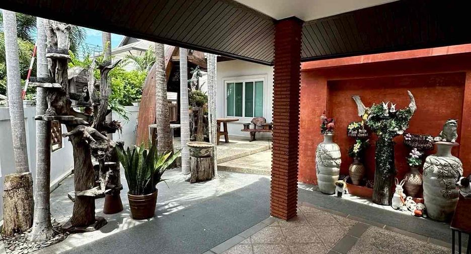 For rent 4 bedrooms villa in Bang Lamung, Chonburi