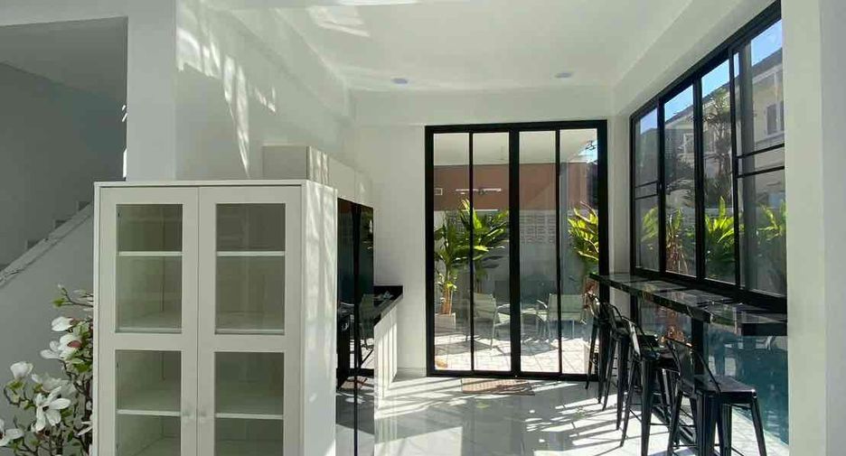 À louer 4 chambres villa à Bang Lamung, Chonburi
