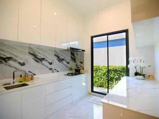 À vendre et à louer 4 chambres villa à Bang Lamung, Chonburi