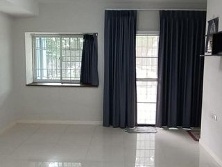 Reihenhaus zur Miete und zum Kauf mit Studio in Khlong Luang, Pathum Thani