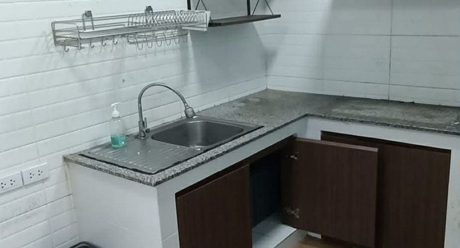 Casa adosada en alquiler y en venta de estudio en Khlong Luang, Pathum Thani