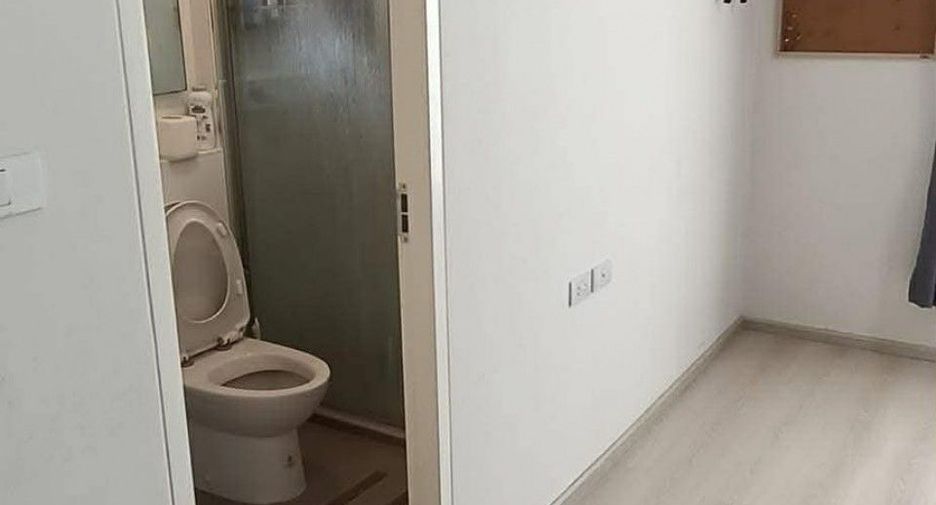 Casa adosada en alquiler y en venta de estudio en Khlong Luang, Pathum Thani