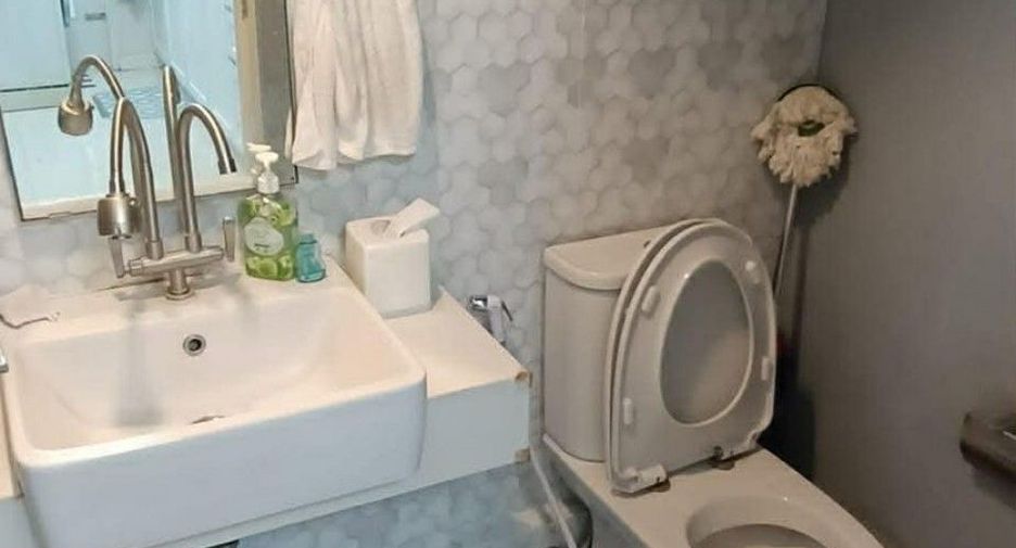 Casa adosada en alquiler y en venta de estudio en Khlong Luang, Pathum Thani