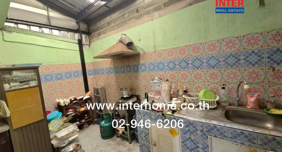 À vendre 2 chambres maison de ville à Bang Phli, Samut Prakan
