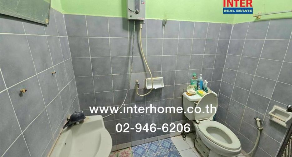 À vendre 2 chambres maison de ville à Bang Phli, Samut Prakan