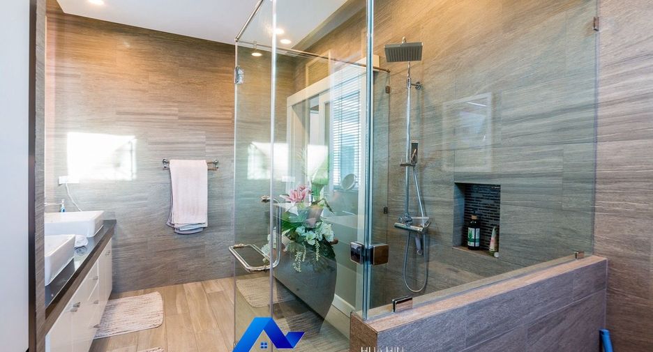 For sale 3 bedrooms villa in Hua Hin, Prachuap Khiri Khan