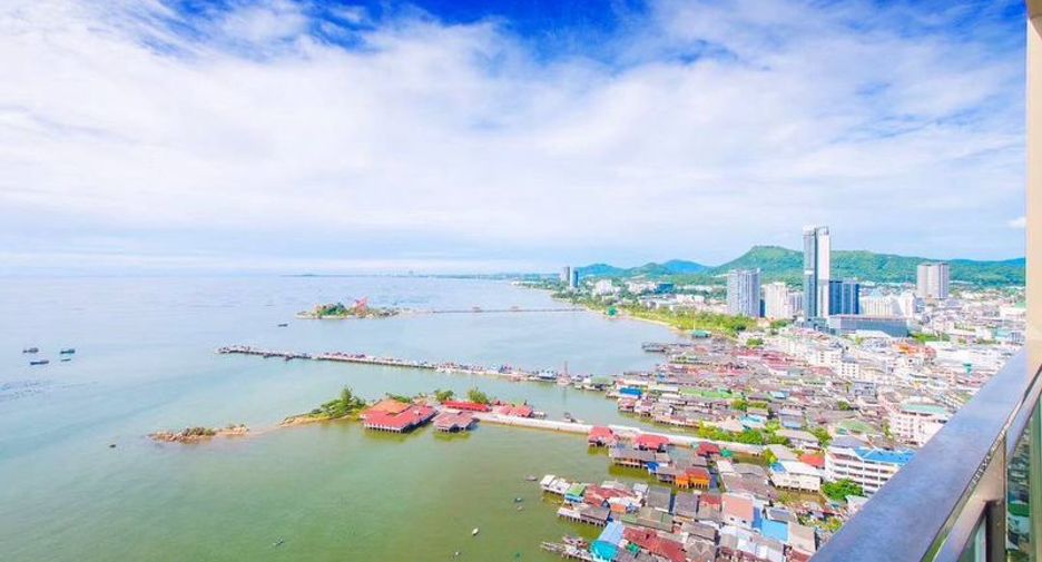 For rent 2 bedrooms condo in Si Racha, Chonburi