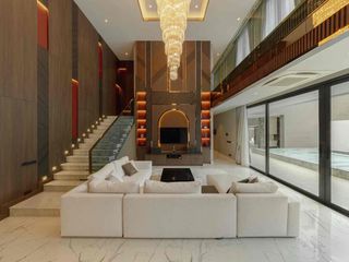 Villa en alquiler y en venta de 6 habitaciones en Bang Lamung, Chonburi