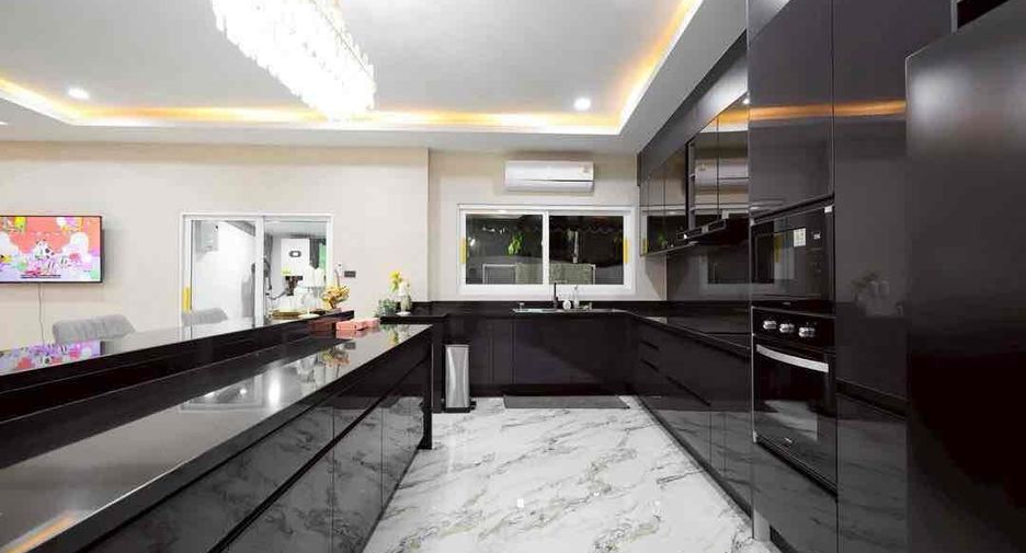 For rent 7 bedrooms villa in Bang Lamung, Chonburi