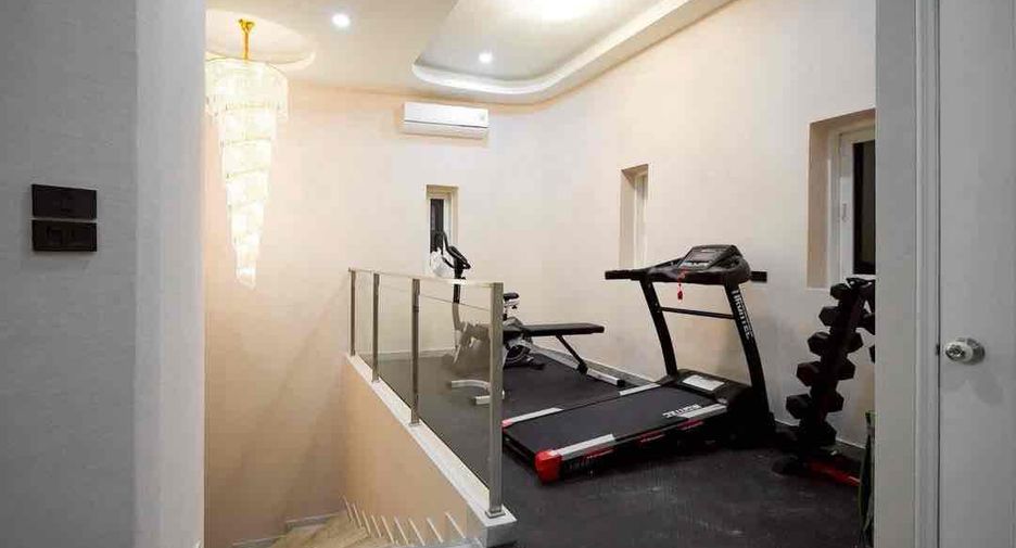 For rent 7 bedrooms villa in Bang Lamung, Chonburi
