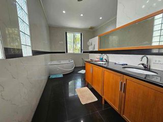 Villa zur Miete mit 6 Zimmer in Bang Lamung, Chonburi