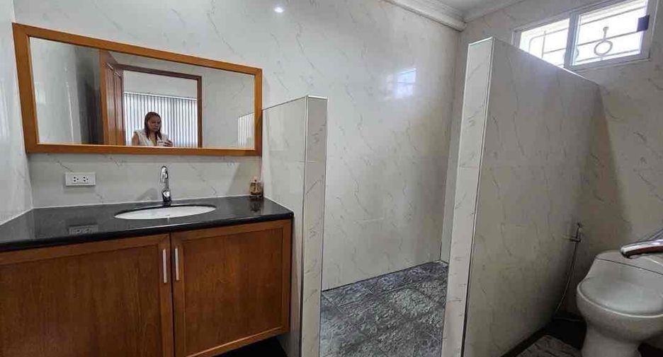 For rent 6 bedrooms villa in Bang Lamung, Chonburi